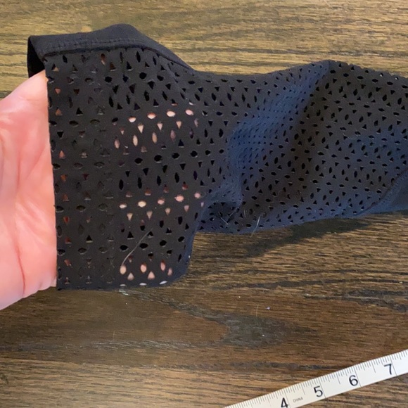 Mondetta Black Capri Leggings XS laser cut EUC - Picture 7 of 9